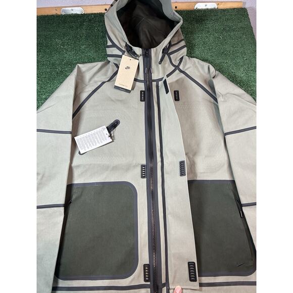 Nike Tech Men's Storm-FIT Hooded Full Zip Rain Jacket Size Large HM9473-320 - Picture 3 of 15